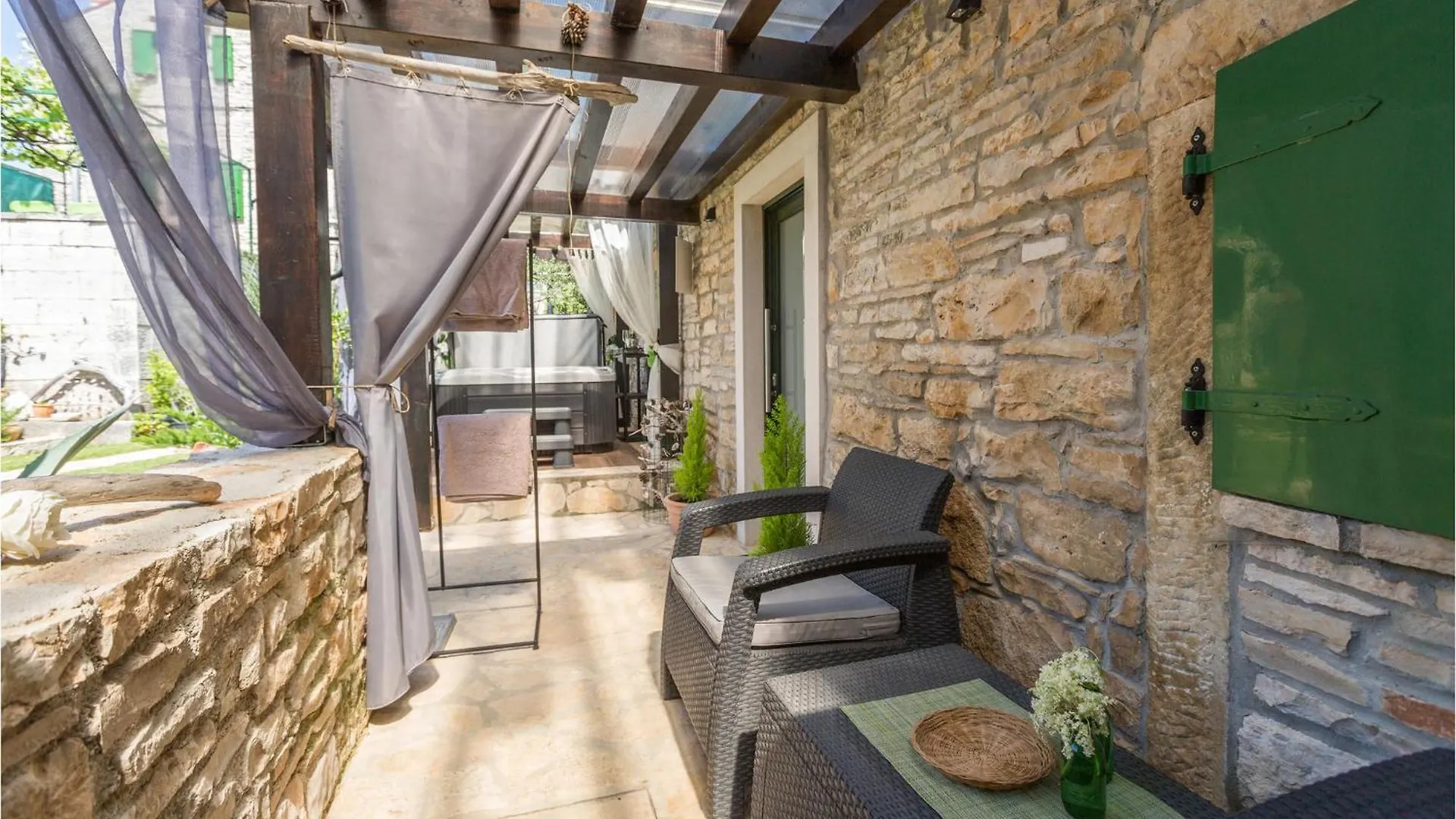 Gorgeous Home In Kanfanar With Wifi