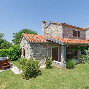 Homes Ana And Maria Kanfanar