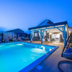 Beauty With Heated Pool And Jacuzzi Kanfanar